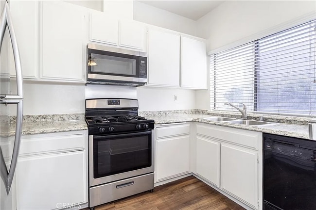 18433 Hatteras St in Los Angeles, CA - Building Photo - Building Photo