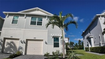 830 SE grovebush Ln in Port St. Lucie, FL - Building Photo