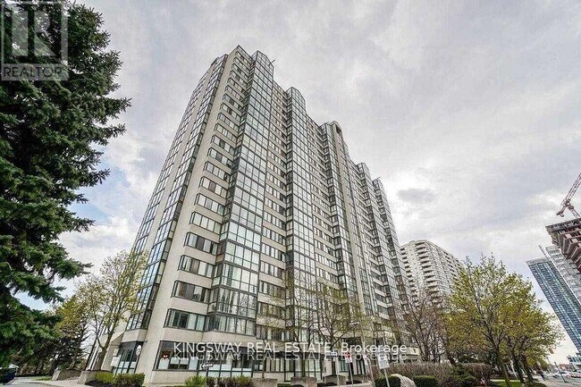 350 Webb Dr in Mississauga, ON - Building Photo - Building Photo