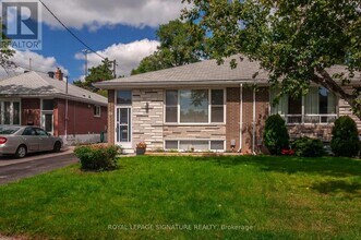 92 Fortrose Crescent in Toronto, ON - Building Photo - Building Photo
