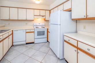 Hemlock Street Apartments in Jackson, WI - Foto de edificio - Interior Photo