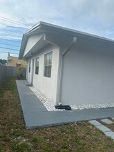6109 SW 30th St, Unit Miramar #4 in Miramar, FL - Foto de edificio - Building Photo