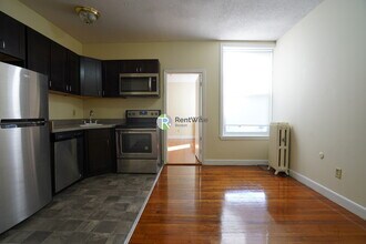 1120 Commonwealth Ave, Unit 4 in Boston, MA - Foto de edificio - Building Photo