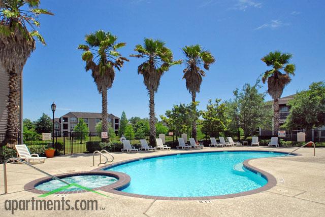 The Enclave at Quail Crossing in Friendswood, TX - Building Photo