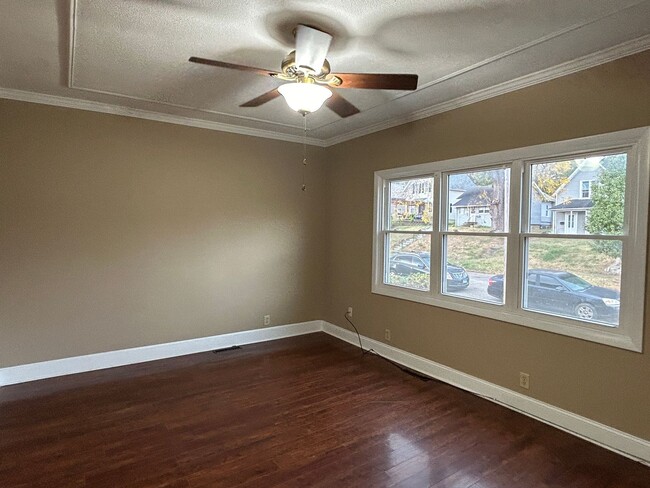 1704 13th Ave in Moline, IL - Building Photo - Building Photo