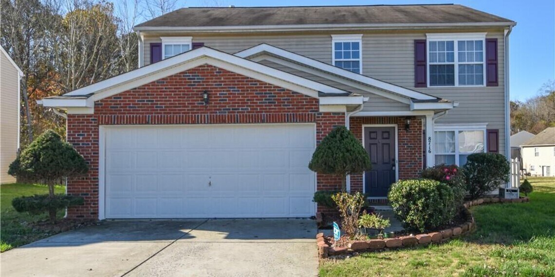 8716 Chalkstone Rd in Charlotte, NC - Foto de edificio