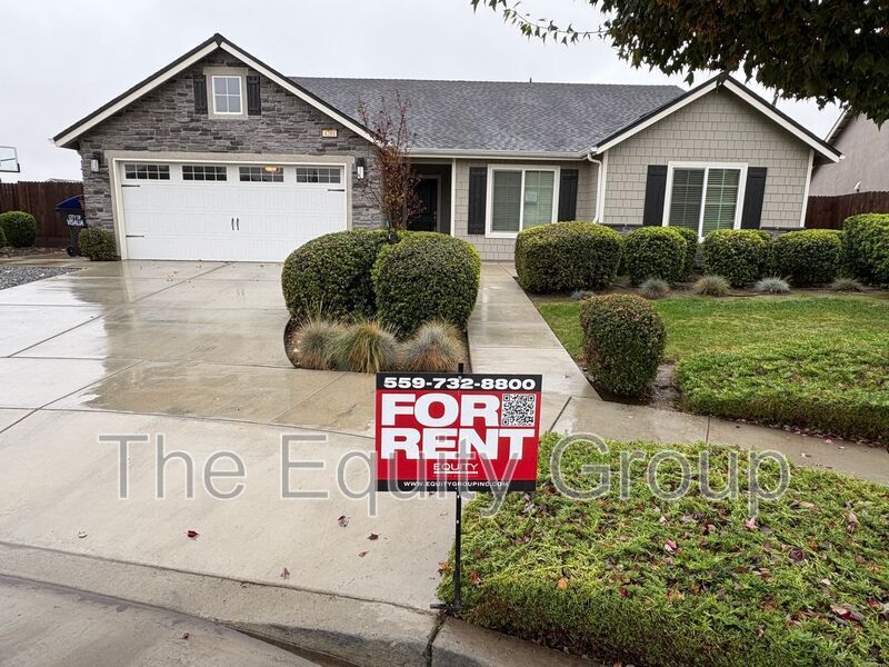 4201 W Wren Ave in Visalia, CA - Building Photo