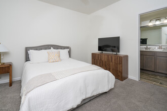 1074 Hoppas Ct in El Paso, TX - Building Photo - Building Photo