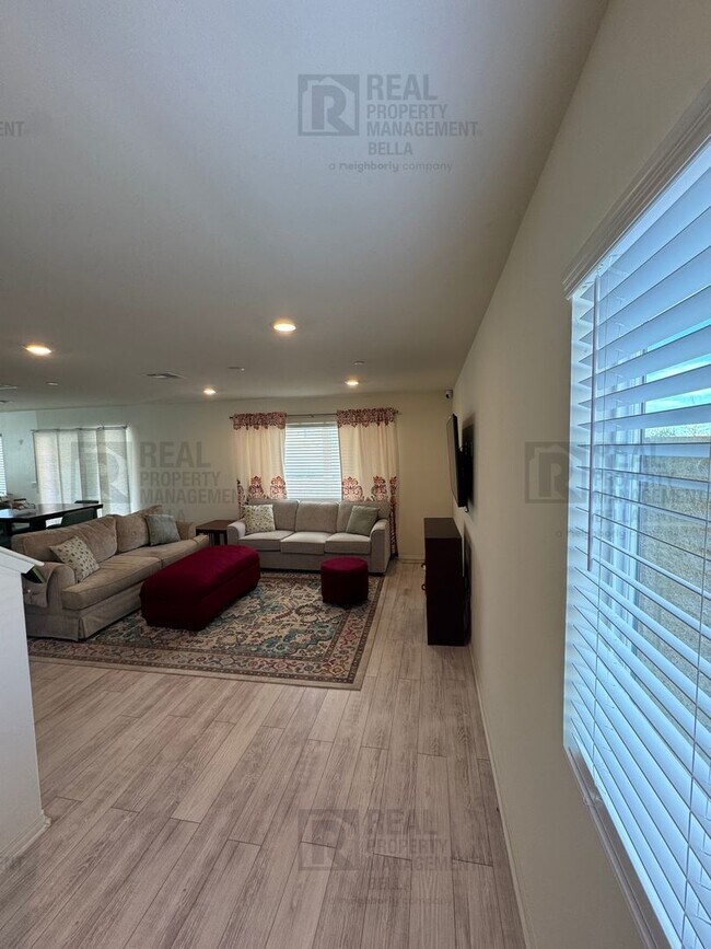 29555 Copper Hill Ct in Winchester, CA - Building Photo - Building Photo