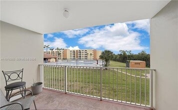 7000 NW 186th St, Unit 4-227 in Hialeah, FL - Building Photo - Building Photo