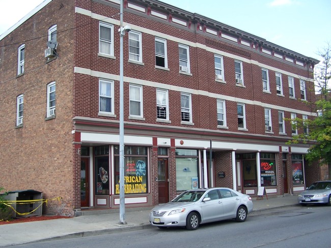 509-513 Main St in Poughkeepsie, NY - Foto de edificio - Building Photo