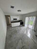 2040 NW 185th Ter in Miami Gardens, FL - Building Photo