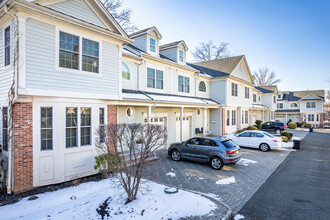 North Gate at Cranford in Cranford, NJ - Building Photo - Building Photo