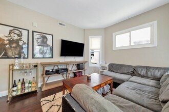 770 Columbia Rd, Unit 3T in Boston, MA - Foto de edificio - Building Photo