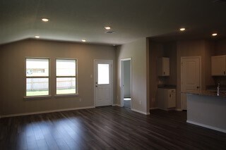 217 Rockbridge Dr in Huntsville, TX - Foto de edificio - Building Photo