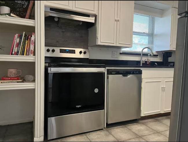 1710 Elmwood Blvd in Dallas, TX - Building Photo - Building Photo