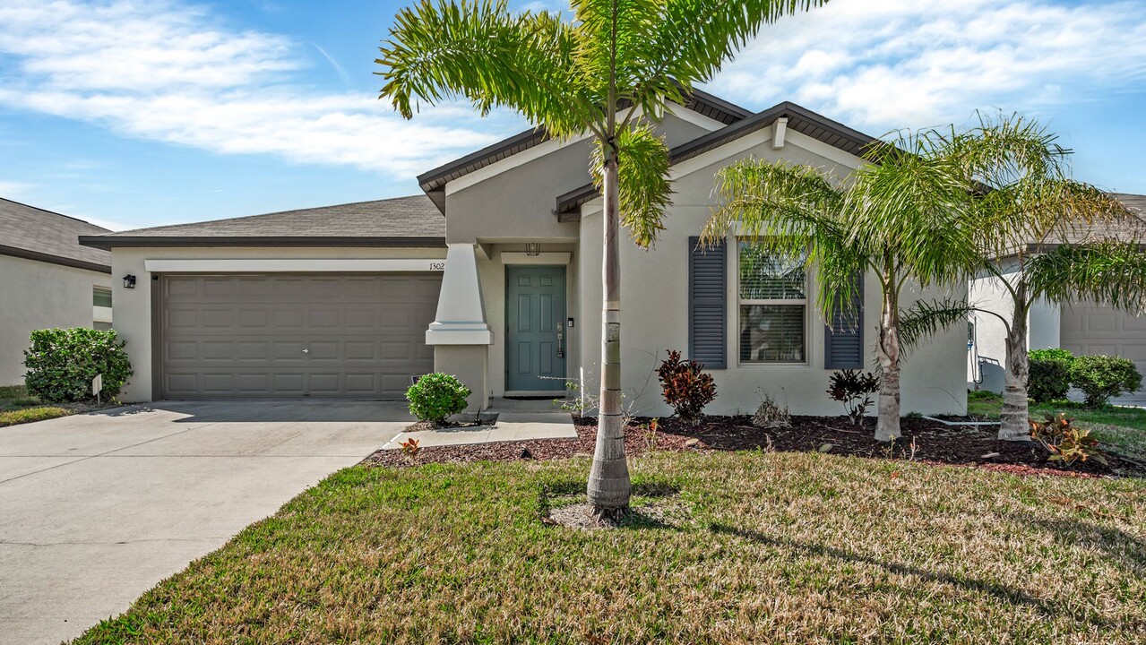 13021 Meadow Pond Pl in Riverview, FL - Building Photo