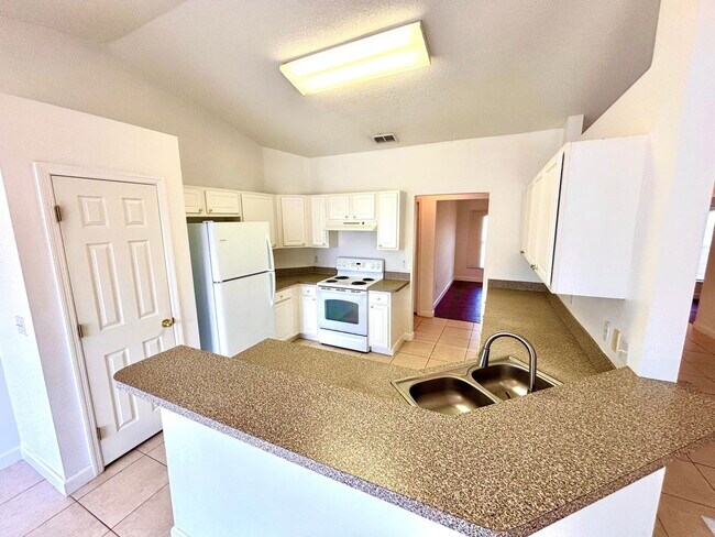 344 SW Majestic Terrace in Port St. Lucie, FL - Building Photo - Building Photo