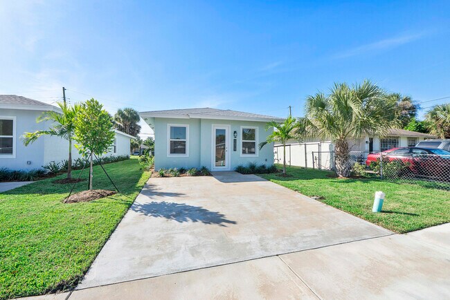 1579 W 16th St in Riviera Beach, FL - Building Photo - Building Photo