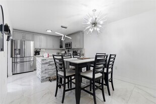 1017 10th Way in West Palm Beach, FL - Building Photo