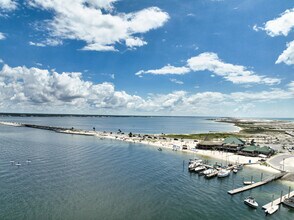 7216 Antoinette Cir in Navarre, FL - Building Photo - Building Photo