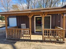 71 Price Blvd in London, AR - Building Photo