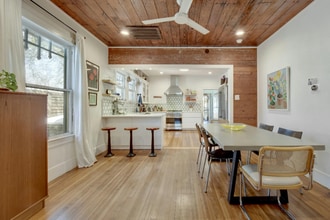 2504 E Cesar Chavez St in Austin, TX - Building Photo - Building Photo