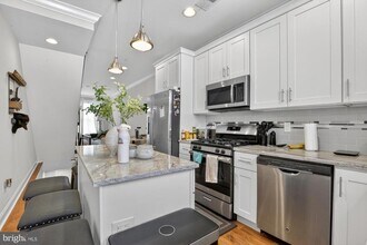 2216 Almond St in Philadelphia, PA - Building Photo - Building Photo