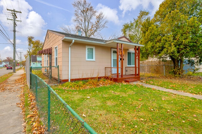 1824 Wordsworth St in Ferndale, MI - Building Photo - Building Photo