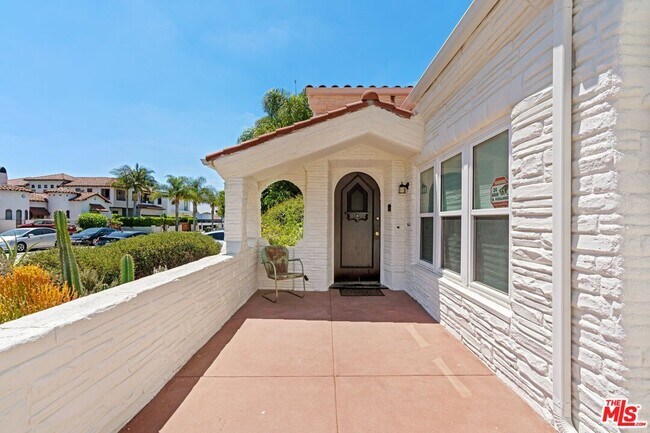 337 N La Jolla Ave in Los Angeles, CA - Building Photo - Building Photo