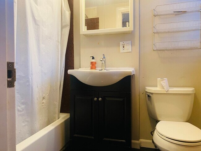 67 Gore St, Unit 2R in Cambridge, MA - Building Photo - Building Photo