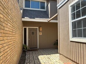 7 Northwood Dr in Laredo, TX - Building Photo - Building Photo