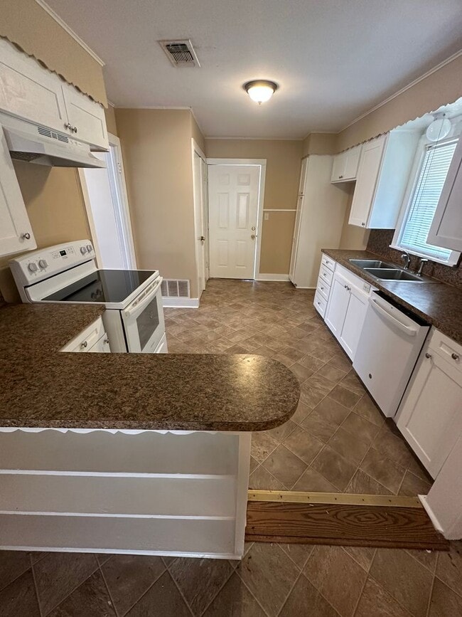 1309 S Jefferson Ave in Mount Pleasant, TX - Building Photo - Building Photo