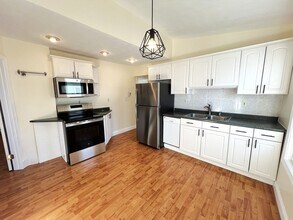 51 Albion St, Unit #B in Medford, MA - Building Photo - Building Photo