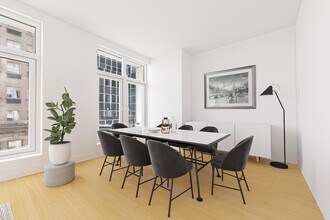 5 E 44th St in New York, NY - Building Photo - Building Photo