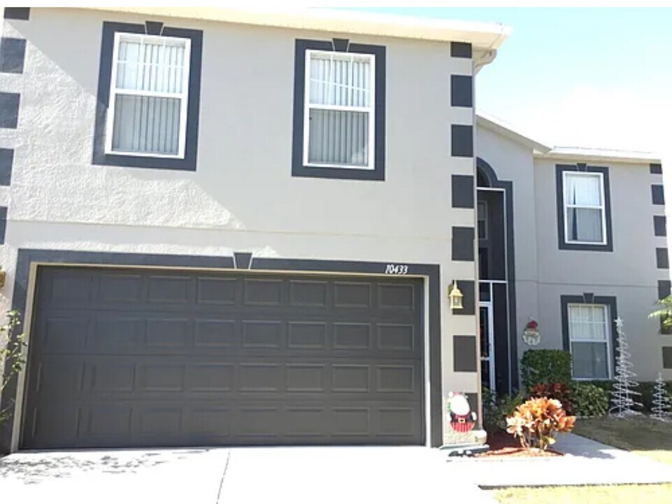 10433 Fly Fishing St in Riverview, FL - Building Photo