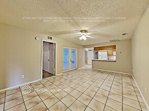 2212 Cornell Dr in Riverview, FL - Foto de edificio - Building Photo