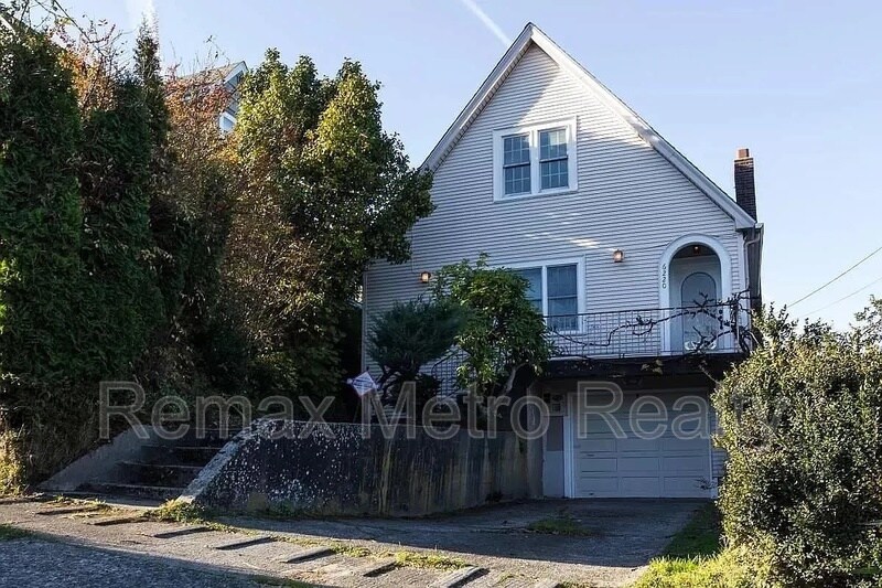 6220 S Perry St in Seattle, WA - Building Photo