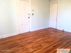 207 Woodbridge Ave in Metuchen, NJ - Building Photo - Building Photo