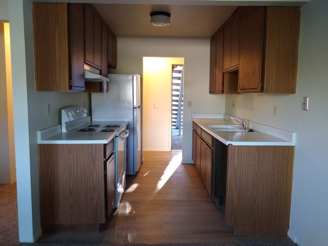 1960 S Dora St, Unit Downstairs unit in Ukiah, CA - Building Photo - Building Photo