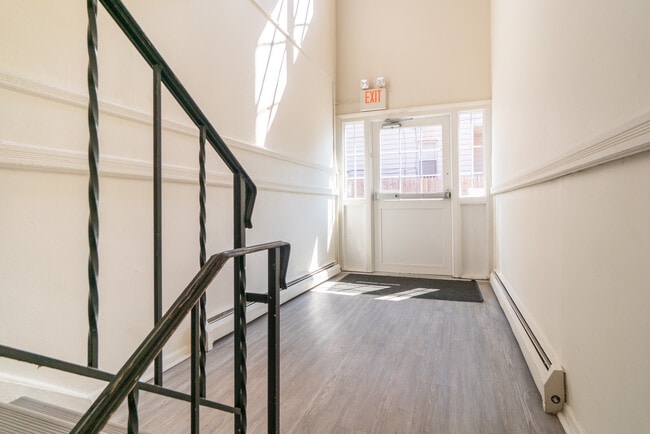 7 Charles St, Unit 1B in Roselle Park, NJ - Building Photo - Building Photo