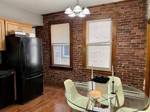 156 Cottage St, Unit 6 in Boston, MA - Foto de edificio - Building Photo
