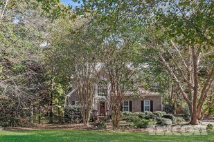 7255 Lanier Cove Ct in Cumming, GA - Building Photo