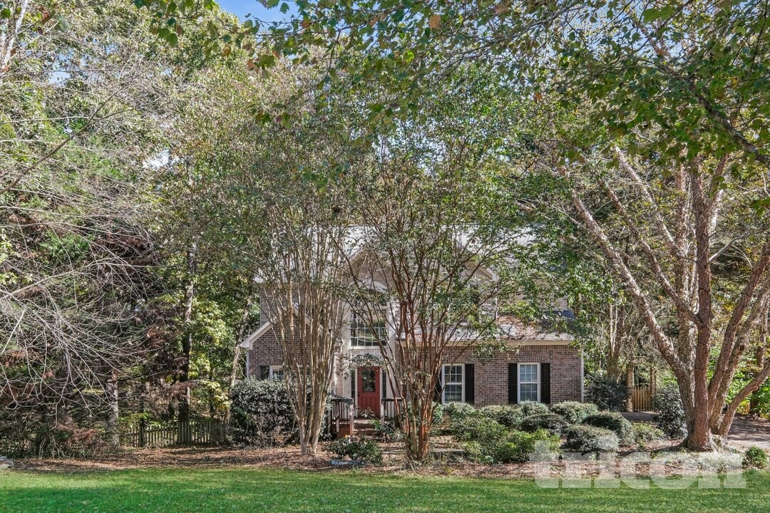 7255 Lanier Cove Ct in Cumming, GA - Building Photo