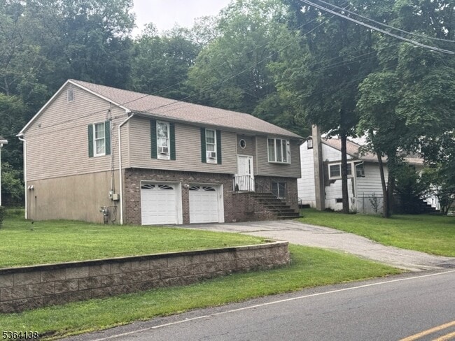 50 Monhegan Ave in Oakland, NJ - Building Photo - Building Photo