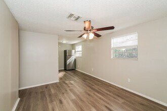 2014 E Humphrey St in Tampa, FL - Building Photo - Building Photo