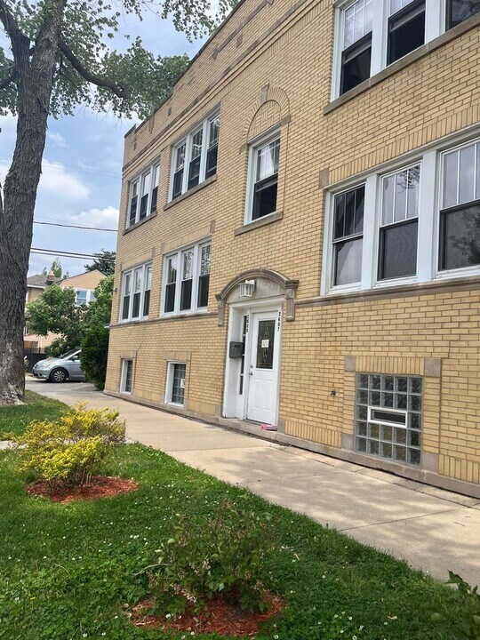 2609 N Lavergne Ave in Chicago, IL - Building Photo