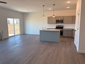 3040 NW 95th Ter in Kansas City, MO - Foto de edificio - Building Photo