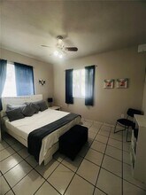 2525 NW 33rd St in Miami, FL - Building Photo - Building Photo