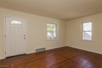 15312 Benhoff Dr in Maple Heights, OH - Building Photo - Building Photo